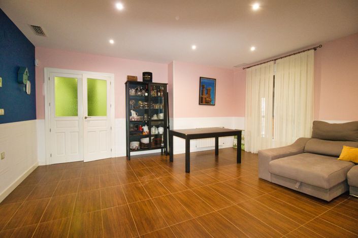 Image No.22-3 Bed Country Property for sale