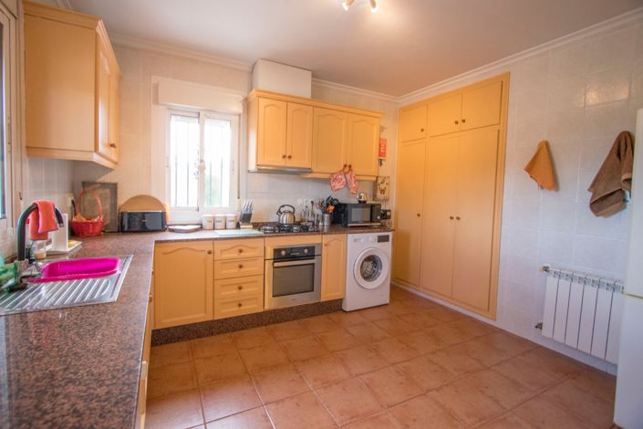 Image No.12-2 Bed Country Property for sale