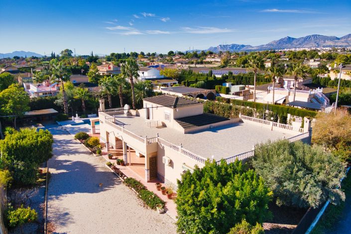 Image No.6-5 Bed Country Property for sale