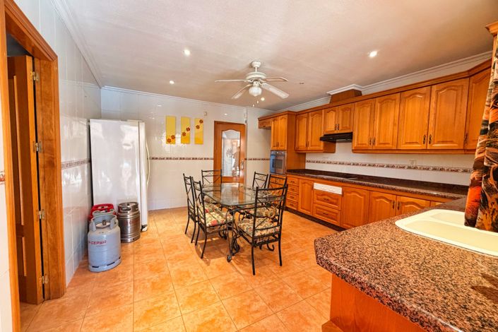 Image No.20-Propriété de pays de 5 chambres à vendre à Alicante City