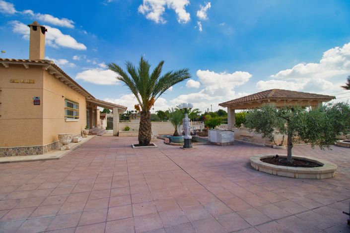 Image No.39-3 Bed Country Property for sale