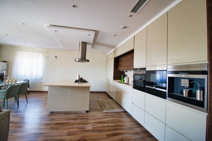 Image No.8-3 Bed Country Property for sale