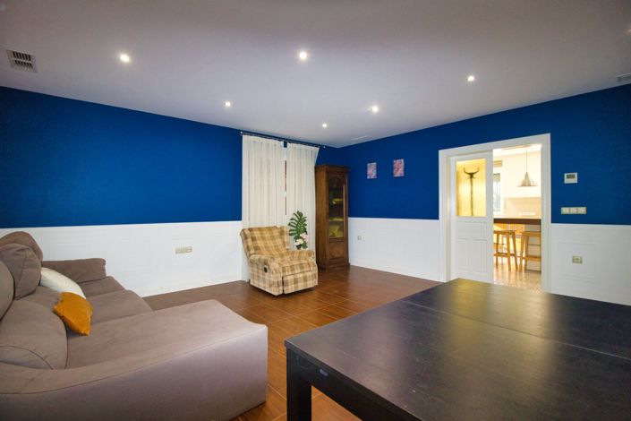 Image No.23-3 Bed Country Property for sale