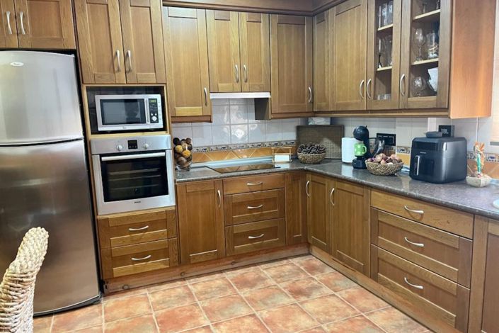 Image No.6-9 Bed Country Property for sale