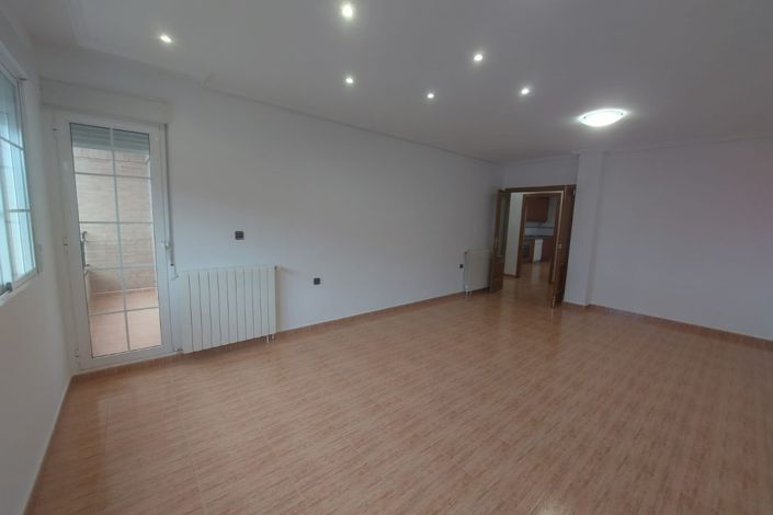 Image No.10-3 Bed Townhouse for sale