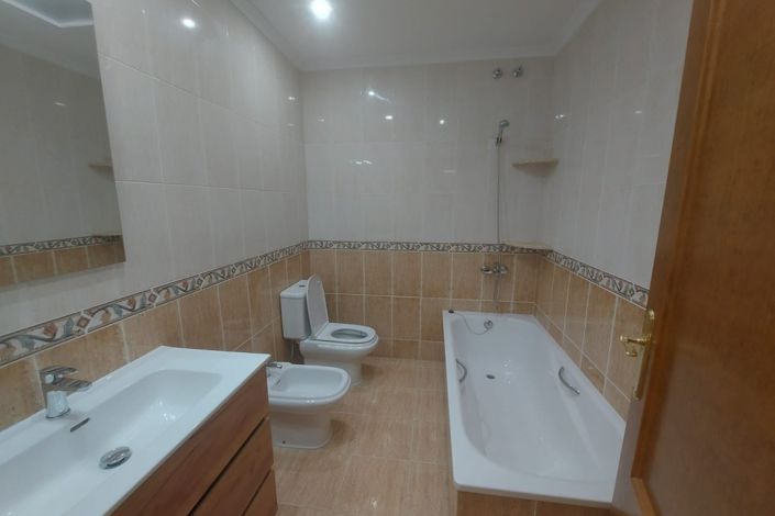 Image No.12-3 Bed Townhouse for sale