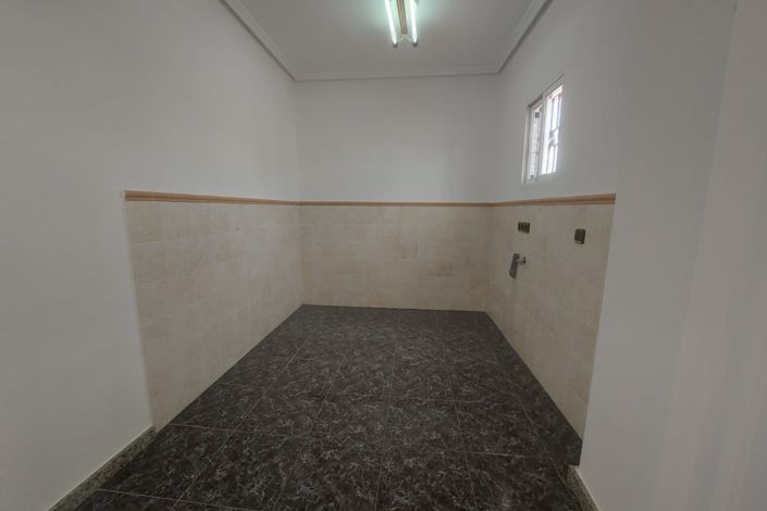 Image No.19-3 Bed Townhouse for sale