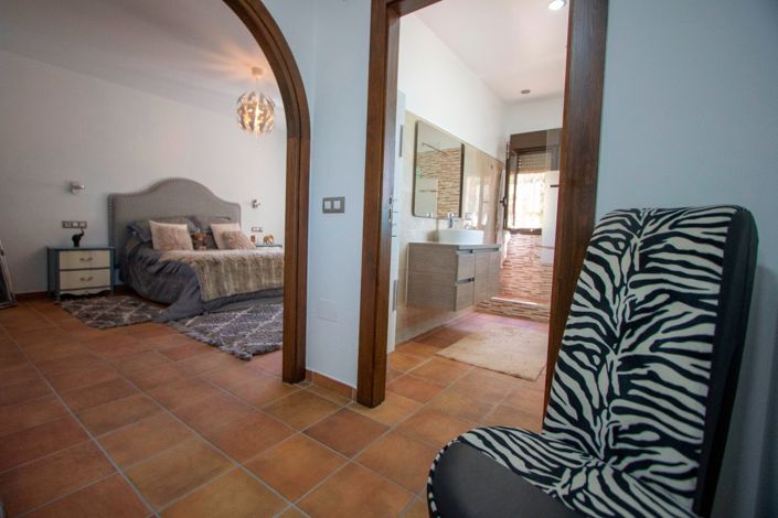 Image No.26-5 Bed Country Property for sale