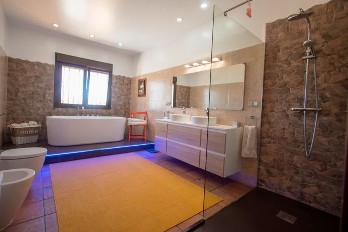 Image No.28-5 Bed Country Property for sale