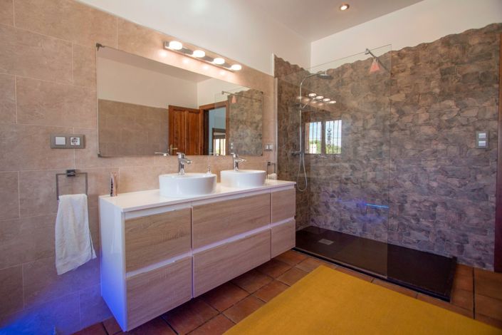 Image No.35-5 Bed Country Property for sale