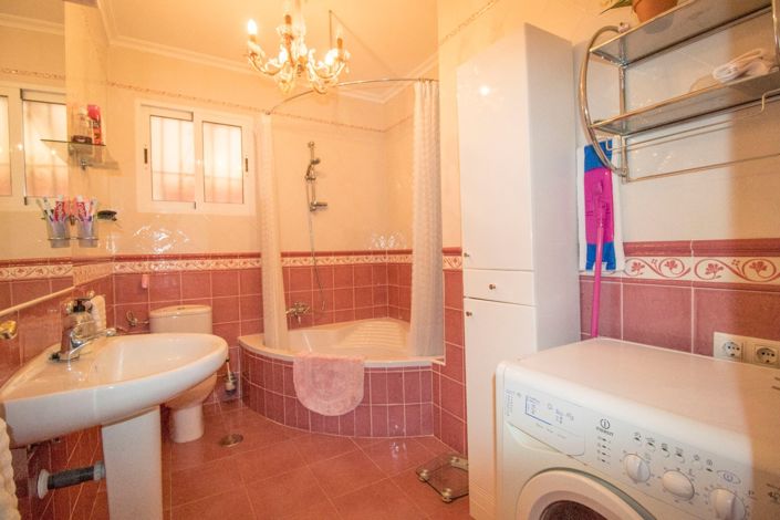 Image No.24-3 Bed Country Property for sale