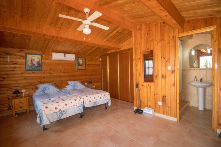 Image No.25-3 Bed Country Property for sale