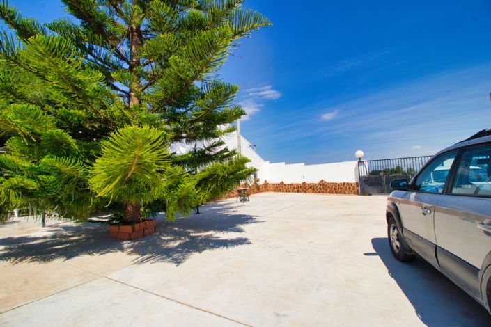 Image No.28-3 Bed Country Property for sale