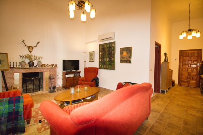 Image No.7-3 Bed Country Property for sale