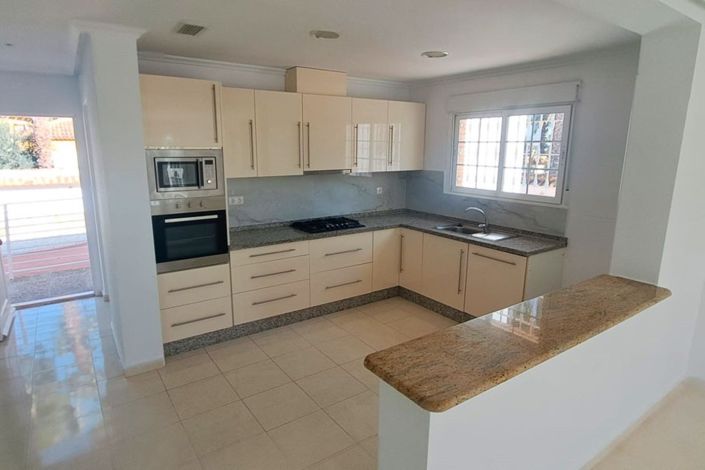 Image No.21-3 Bed Country Property for sale