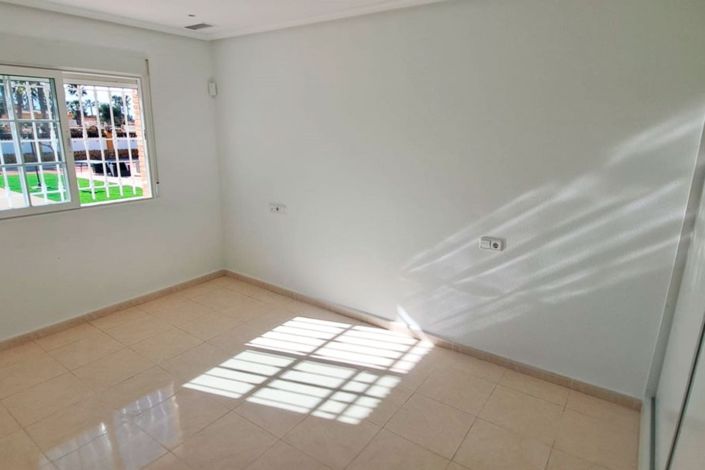 Image No.26-3 Bed Country Property for sale