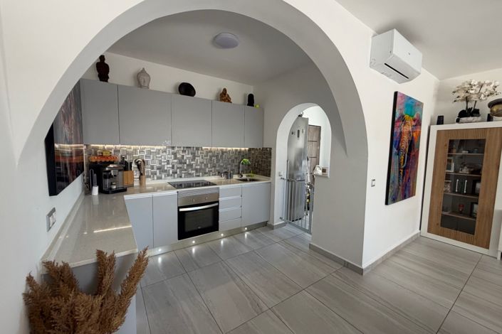 Image No.14-5 Bed Property for sale