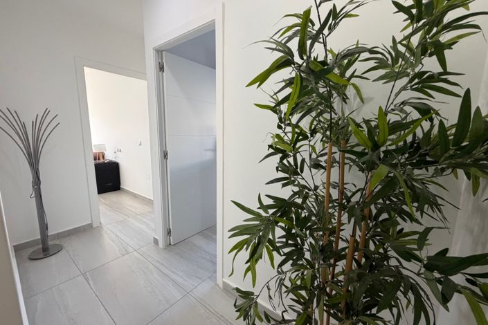 Image No.22-5 Bed Property for sale