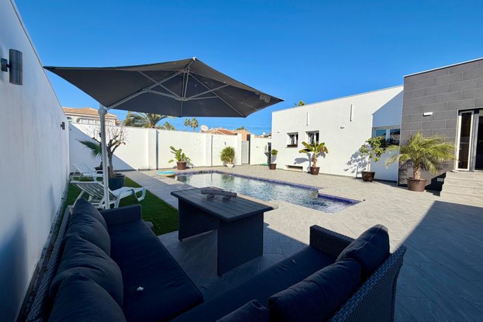 Image No.3-5 Bed Property for sale