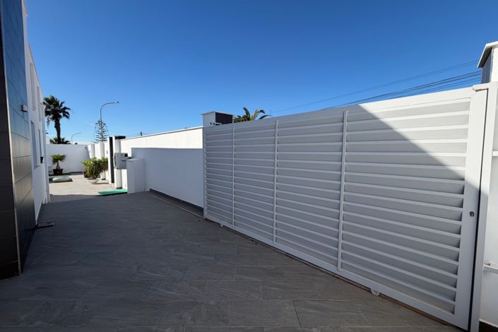 Image No.31-5 Bed Property for sale