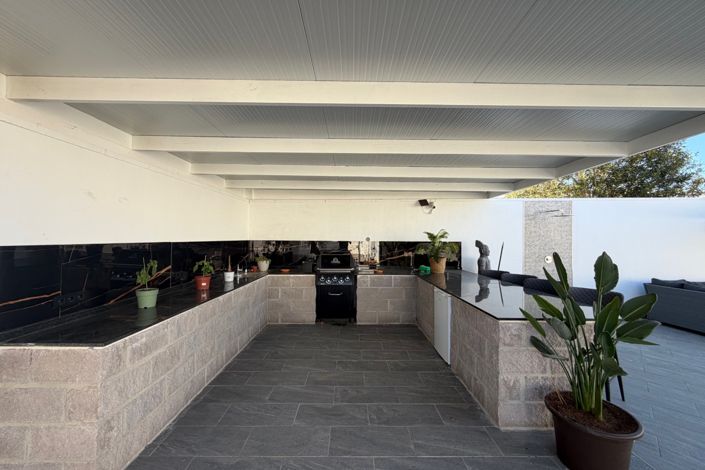 Image No.6-5 Bed Property for sale