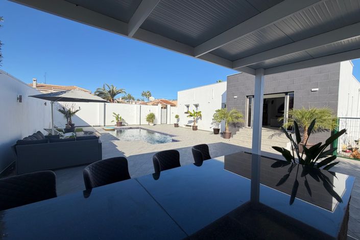 Image No.7-5 Bed Property for sale