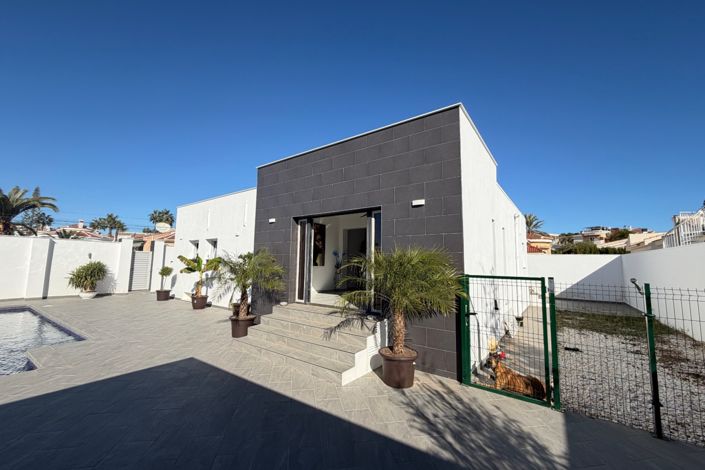 Image No.8-5 Bed Property for sale