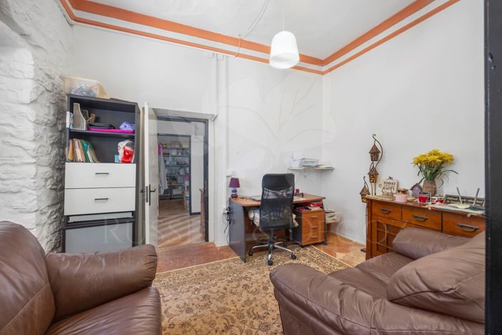 Image No.11-3 Bed Farmhouse for sale