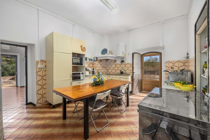 Image No.15-3 Bed Farmhouse for sale