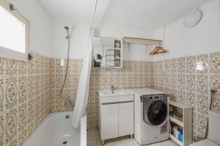 Image No.17-3 Bed Farmhouse for sale