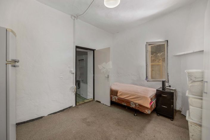 Image No.18-3 Bed Farmhouse for sale