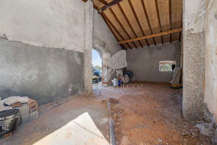 Image No.19-3 Bed Farmhouse for sale