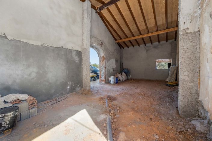 Image No.19-3 Bed Farmhouse for sale