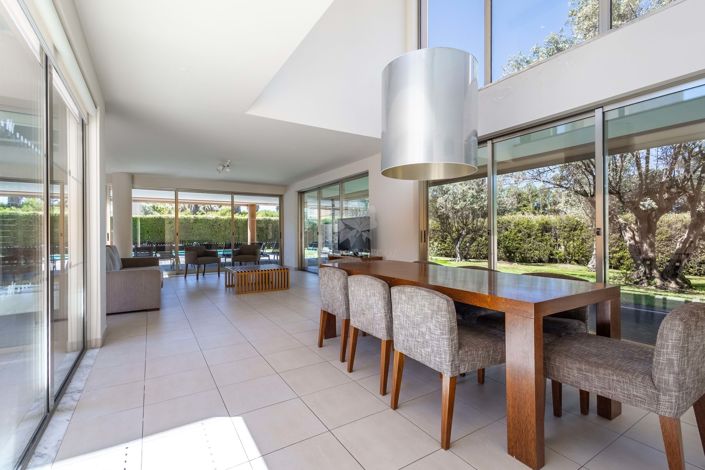 Image No.13-4 Bed Townhouse for sale