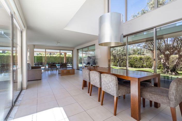 Image No.13-4 Bed Townhouse for sale