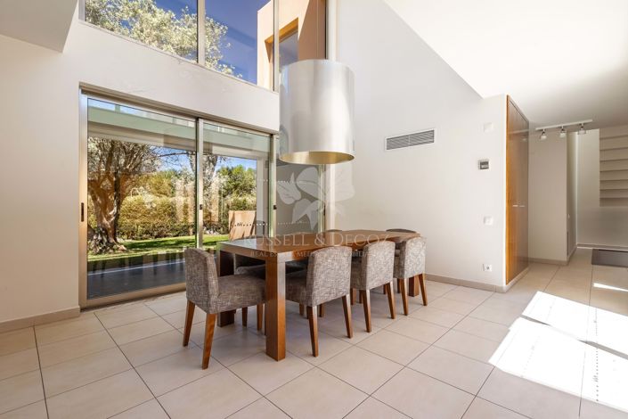 Image No.15-4 Bed Townhouse for sale