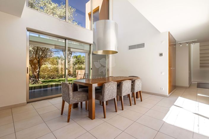 Image No.15-4 Bed Townhouse for sale