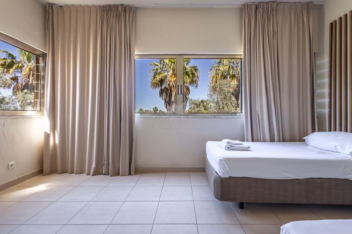 Image No.16-4 Bed Townhouse for sale