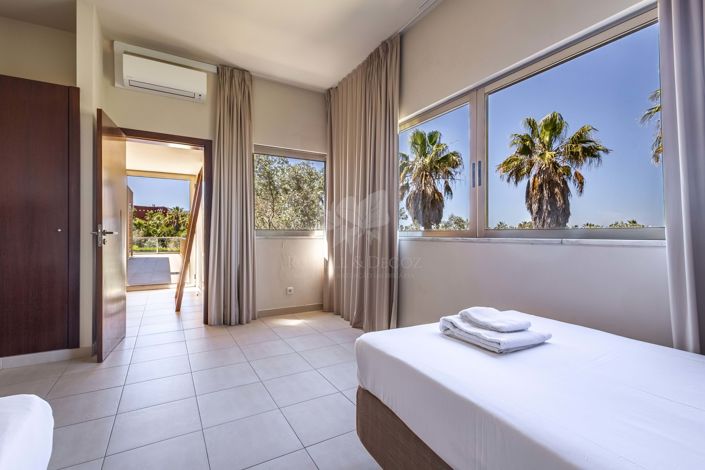 Image No.17-4 Bed Townhouse for sale