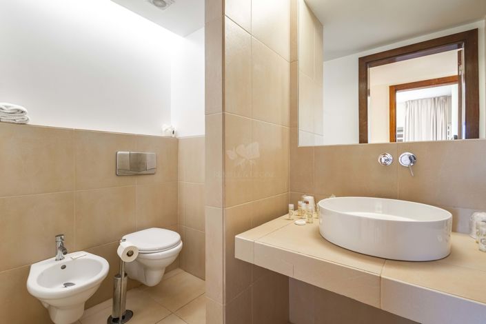 Image No.19-4 Bed Townhouse for sale