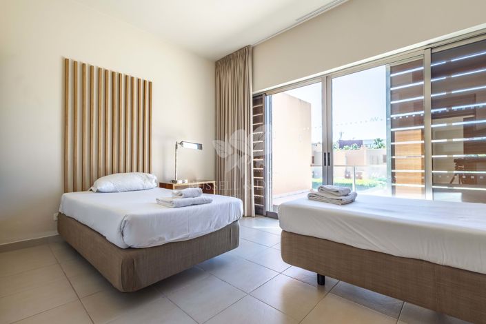 Image No.20-4 Bed Townhouse for sale