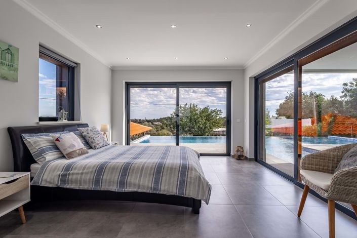 Image No.10-4 Bed Villa for sale