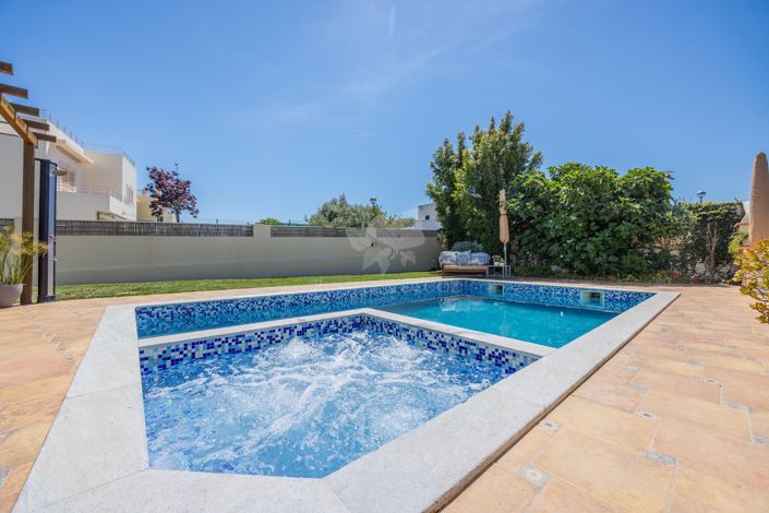 Image No.2-4 Bed Villa for sale