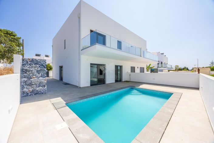 Image No.2-3 Bed Villa for sale