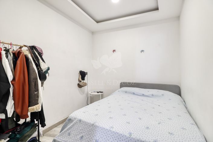 Image No.12-1 Bed Property for sale