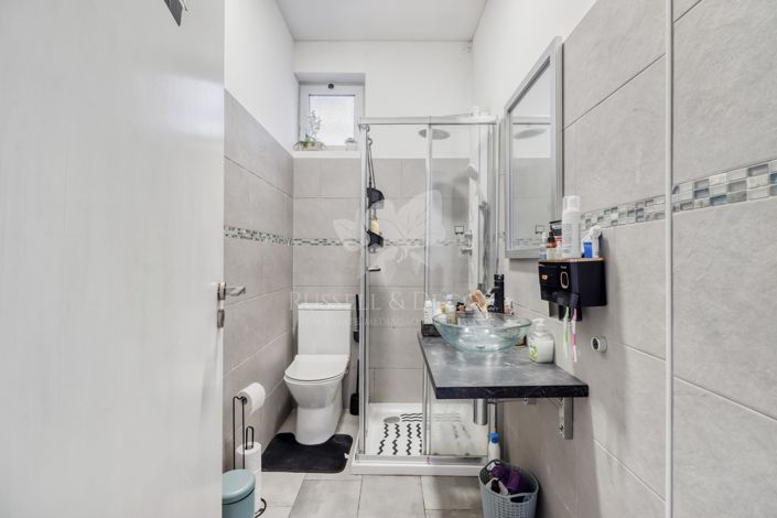 Image No.14-1 Bed Property for sale