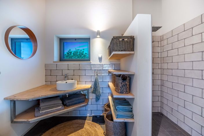 Image No.10-3 Bed Farmhouse for sale