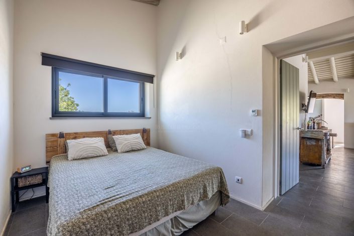 Image No.11-3 Bed Farmhouse for sale