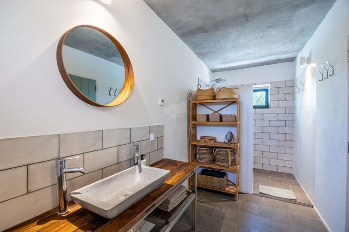 Image No.19-3 Bed Farmhouse for sale