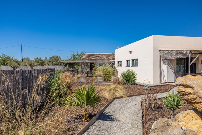 Image No.26-3 Bed Farmhouse for sale